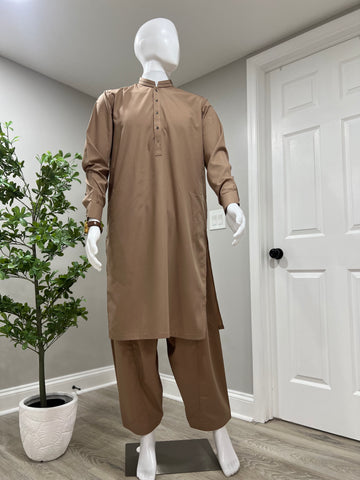 Brown blended cotton men’s shalwar kameez on mannequin – Baariq Collection