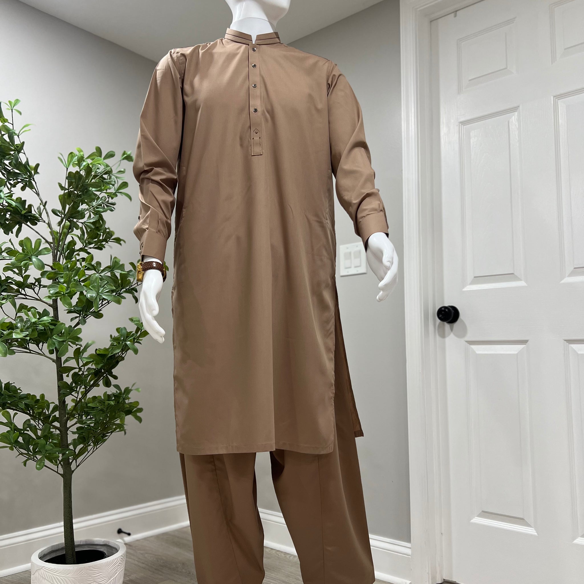 Brown blended cotton men’s shalwar kameez on mannequin – Baariq Collection